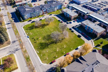 Latham Park Saskatoon 'un Grosvenor Park mahallesinde yer almaktadır..