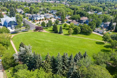 Raoul Wallenberg Parkı Saskatoon 'un Varsity View mahallesinde yer almaktadır..