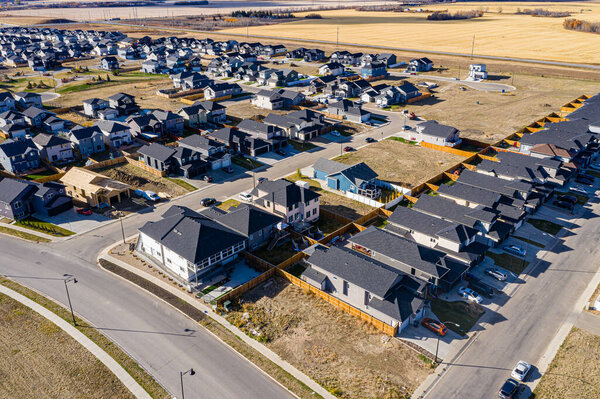 Discover Kensington in Saskatoon from a birds-eye view. This drone image highlights the neighborhoods modern architecture, green spaces, and the lively, community-focused atmosphere.
