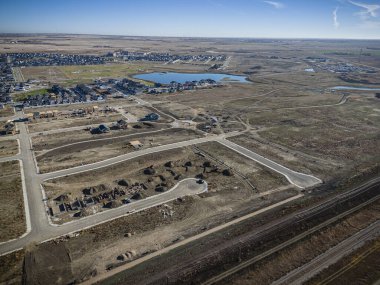 Willowgrove, Saskatoon 'a insansız hava aracı ateş ederek yerleşim yerinin güzelliğini, modern sokaklarını ve hareketli kamu alanlarını vurguluyor..