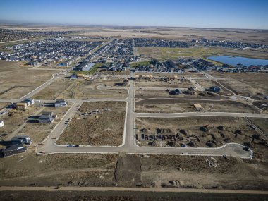 Willowgrove, Saskatoon 'a insansız hava aracı ateş ederek yerleşim yerinin güzelliğini, modern sokaklarını ve hareketli kamu alanlarını vurguluyor..