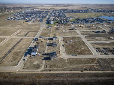 Willowgrove, Saskatoon 'a insansız hava aracı ateş ederek yerleşim yerinin güzelliğini, modern sokaklarını ve hareketli kamu alanlarını vurguluyor..