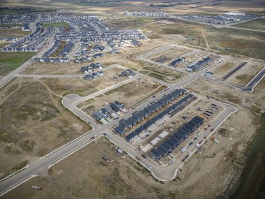 Rosewood, Saskatoon 'un insansız hava aracı görüntüsü yükseltildi. Yerleşim yerlerini, yeşil alanları ve canlı toplum yaşamını gözler önüne serdi..