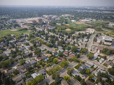 Rosewood, Saskatoon 'un insansız hava aracı görüntüsü yükseltildi. Yerleşim yerlerini, yeşil alanları ve canlı toplum yaşamını gözler önüne serdi..