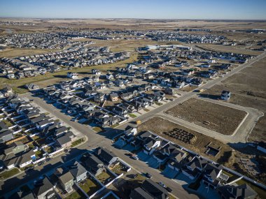 Rosewood, Saskatoon 'un insansız hava aracı görüntüsü yükseltildi. Yerleşim yerlerini, yeşil alanları ve canlı toplum yaşamını gözler önüne serdi..