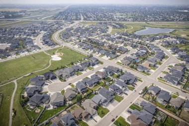 Rosewood, Saskatoon 'un insansız hava aracı görüntüsü yükseltildi. Yerleşim yerlerini, yeşil alanları ve canlı toplum yaşamını gözler önüne serdi..