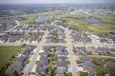 Rosewood, Saskatoon 'un insansız hava aracı görüntüsü yükseltildi. Yerleşim yerlerini, yeşil alanları ve canlı toplum yaşamını gözler önüne serdi..