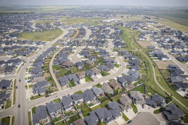 Rosewood, Saskatoon 'un insansız hava aracı görüntüsü yükseltildi. Yerleşim yerlerini, yeşil alanları ve canlı toplum yaşamını gözler önüne serdi..