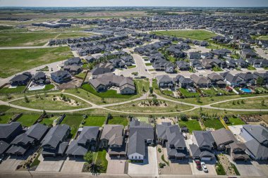 Rosewood, Saskatoon 'un insansız hava aracı görüntüsü yükseltildi. Yerleşim yerlerini, yeşil alanları ve canlı toplum yaşamını gözler önüne serdi..