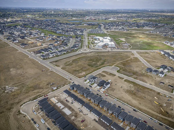 Rosewood, Saskatoon 'un insansız hava aracı görüntüsü yükseltildi. Yerleşim yerlerini, yeşil alanları ve canlı toplum yaşamını gözler önüne serdi..