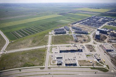 Aspen Ridge, Saskatoon 'un insansız hava aracı görüntüsü modern gelişimini ve manzarasını gözler önüne seriyor..