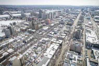 Şehir Parkı 'nın insansız hava aracı görüntüsü, Saskatoon, büyüleyici sokaklarını ve hareketli toplum hayatını yakalıyor.