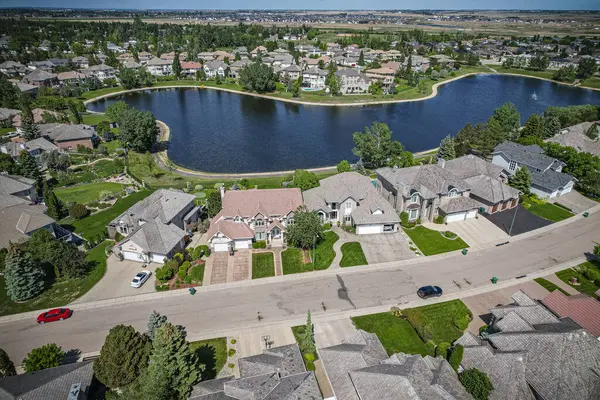 Dron Obraz Briarwood Saskatoon Pokazując Jego Spokojnej Okolicy Mieszkalnej Zieleni — Zdjęcie stockowe