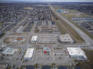 Saskatoon 'daki canlı ve büyüyen Kensington bölgesini gösteren İHA görüntüsü.