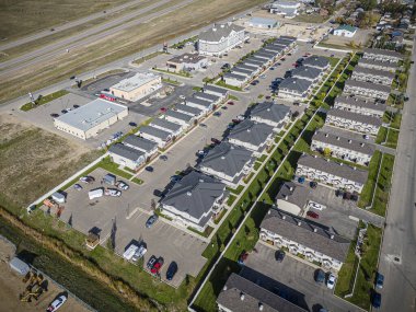 İHA görüntüsü, Saskatchewan 'ın Martensville kasabasını gösteriyor. Kenar mahalle cazibesi ve toplum ruhuyla tanınıyor..