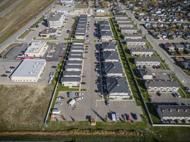 İHA görüntüsü, Saskatchewan 'ın Martensville kasabasını gösteriyor. Kenar mahalle cazibesi ve toplum ruhuyla tanınıyor..