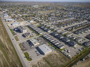 İHA görüntüsü, Saskatchewan 'ın Martensville kasabasını gösteriyor. Kenar mahalle cazibesi ve toplum ruhuyla tanınıyor..