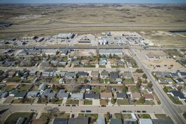 İHA görüntüsü, Saskatchewan 'ın Martensville kasabasını gösteriyor. Kenar mahalle cazibesi ve toplum ruhuyla tanınıyor..
