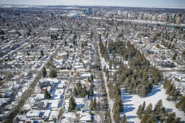 İHA görüntüsü Varsity View, Saskatoon 'un eşsiz karakterini, konut ve yeşil alanların karışımıyla yakalıyor.