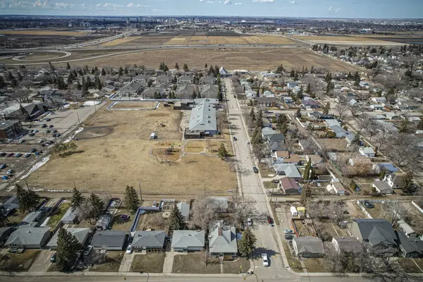 Imagem Aérea Drone Sutherland Saskatoon Destacando Seu Layout Único Comunidade — Fotografia de Stock
