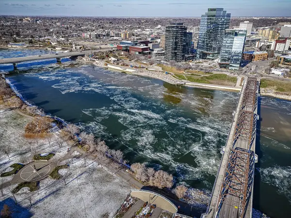 Una Perspectiva Drones Del Enérgico Vibrante Downtown Saskatoon Durante Temporada Imagen de stock