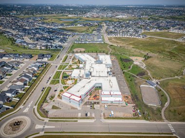 Saskatchewan, Saskatchewan 'daki Rosewood mahallesinin yüksek çözünürlüklü hava aracı fotoğrafı, bu büyüyen yerleşim yerindeki modern evleri, parkları, yeşil alanları ve iyi planlanmış caddeleri yakalıyor..