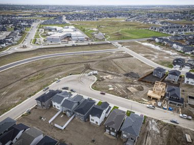 Saskatchewan, Saskatchewan 'daki Rosewood mahallesinin yüksek çözünürlüklü hava aracı fotoğrafı, bu büyüyen yerleşim yerindeki modern evleri, parkları, yeşil alanları ve iyi planlanmış caddeleri yakalıyor..