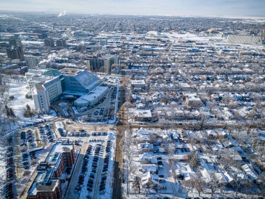 Saskatchewan, Saskatchewan 'daki City Park mahallesinin yüksek çözünürlüklü hava aracı fotoğrafı ağaç kaplı caddeler, tarihi evler, parklar ve Güney Saskatchewan Nehri' ne yakınlığı gösteriyor..