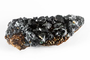 Yeşil renkli siyah bir Lazulite Mineral kayası. Parlak ve pürüzlü bir dokusu var. Kaya küçük ve bir sürü siyah ve yeşil benekleri var.