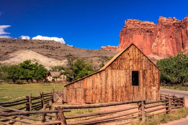 fruita Orta-Güney utah yılında capitol resif Milli Park olarak eski ahır.
