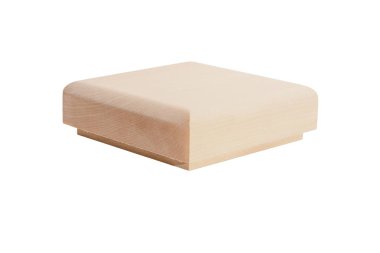 Kare şeklinde ahşap blok. Rengi beyaz. Blok beyaz arkaplan üzerine yerleştirilir