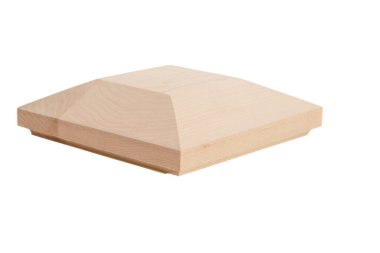 Tahta kapak beyaz arka planda duruyor. Kapak kare şeklinde ve ahşap bir dokusu var.