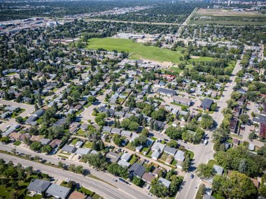 Saskatchewan, Saskatchewan 'daki College Park' ın hava aracı görüntülerinde evler, okullar ve parklar yer alıyor..