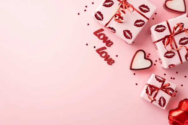 Koncepcja Walentynek Widok Góry Zdjęcie Pudełka Opakowaniu Papieru Pocałunkiem Wzór — Zdjęcie stockowe