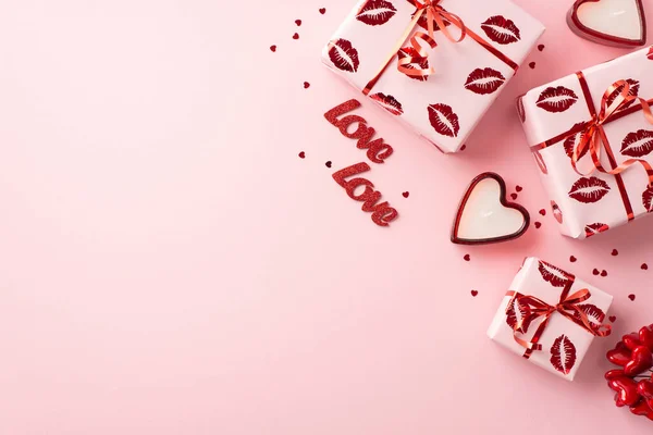 Koncepcja Walentynek Widok Góry Zdjęcie Pudełka Opakowaniu Papier Pocałunkiem Wzór — Zdjęcie stockowe