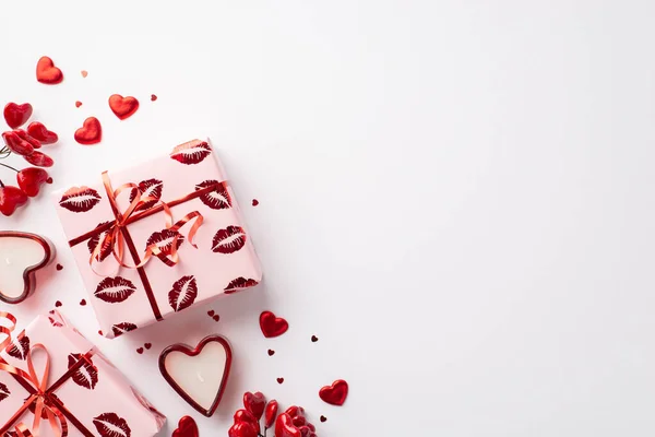 Pomysł Walentynki Widok Góry Zdjęcie Pudełka Opakowaniu Papieru Pocałunek Wzór — Zdjęcie stockowe