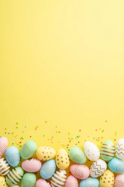 Concepto Celebración Pascua Vista Superior Foto Vertical Huevos Pascua Coloridos — Foto de Stock