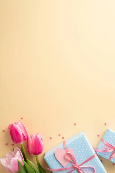 Концепція Дня Матері Зверху Вертикальна Фотографія Купи Рожевих Тюльпанів Блакитні — стокове фото