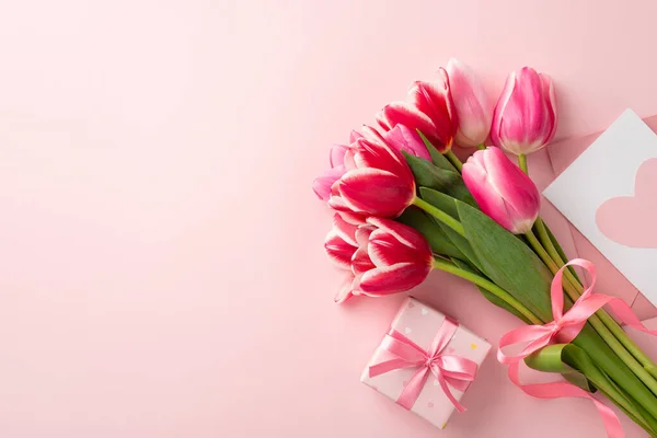 Поняття Дня Матері Фото Зверху Обкладинці Купки Рожевих Тюльпанів Язаних — стокове фото