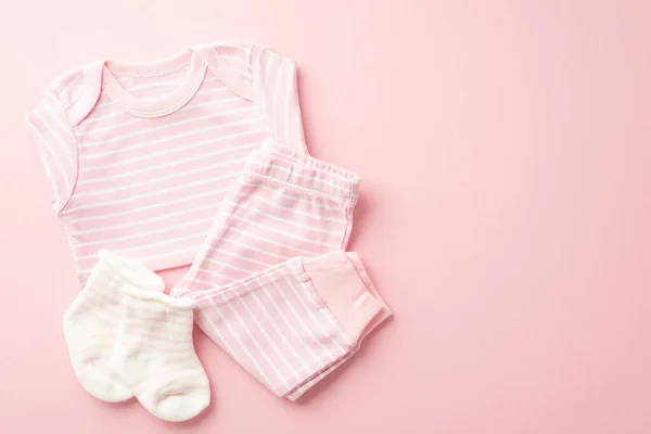 Conceito Roupa Bebê Foto Vista Superior Calças Camisa Rosa Meias — Fotografia de Stock
