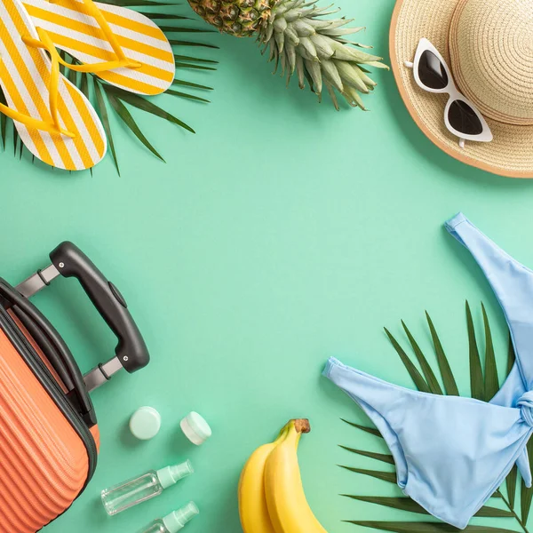 Tropical Vacation Concept Top Square View Photo Suitcase Straw Hat — Stock Photo, Image