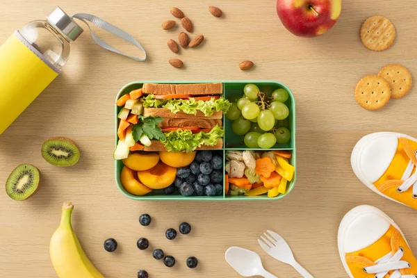 Sur Bureau Bois Boîte Lunch Plastique Est Remplie Éléments Nutritifs — Photo