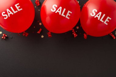 Kara Cuma pazarlıklarına hazır olun! En üstteki fotoğrafta balonlar, yılanbalığı ve yıldız şeklindeki konfeti siyah bir fona karşıydı.