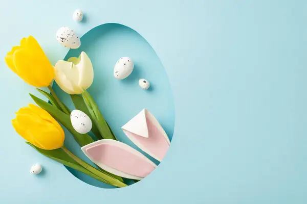 Schnappschuss Der Osterfreude Von Oben Skurrile Hasenohren Lebendige Tulpen Und Stockbild