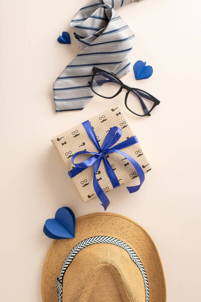 Arreglo Regalo Del Día Del Padre Cuidadosamente Diseñado Con Sombrero — Foto de Stock