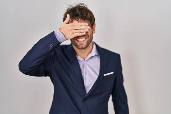 Een Latijns Amerikaanse Zakenman Met Een Bril Lachend Lachend Met — Stockfoto