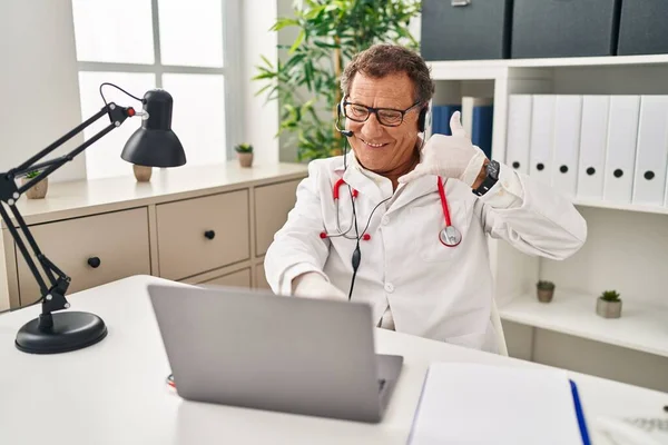 Senior Doctor Man Working Online Appointment Smiling Doing Talking Telephone — Stock Photo, Image