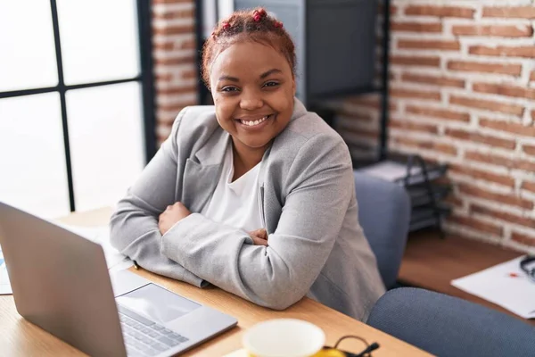 African American Woman Business Worker Using Laptop Working Office —  Fotos de Stock