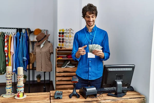 Young Hispanic Man Counting Dollars Working Clothing Store — Stok fotoğraf