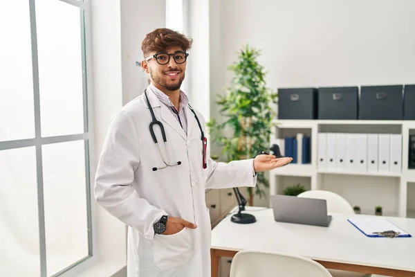 Young Arab Man Wearing Doctor Uniform Standing Doing Welcome Gesture — Zdjęcie stockowe